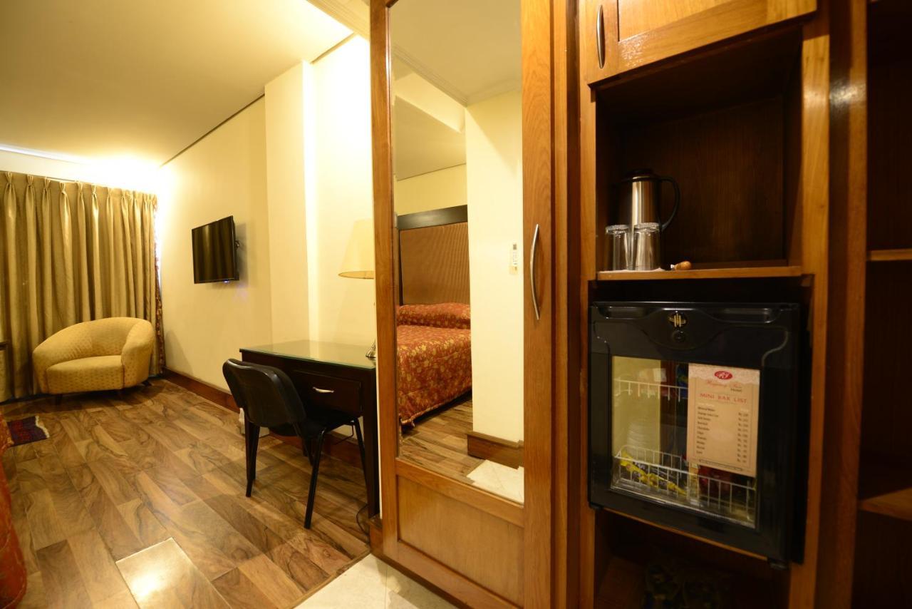 Regency Inn Hotel Lahore Exterior foto