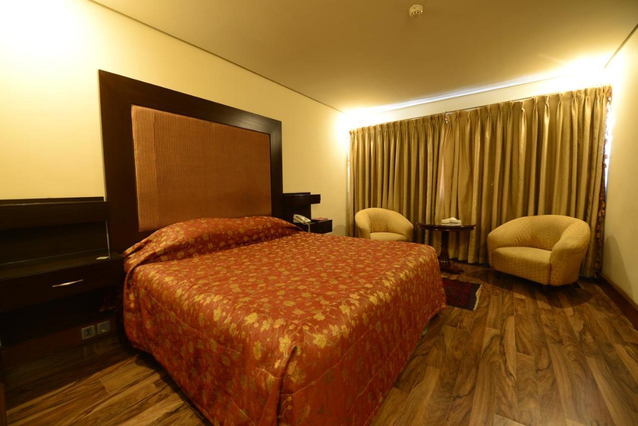 Regency Inn Hotel Lahore Exterior foto