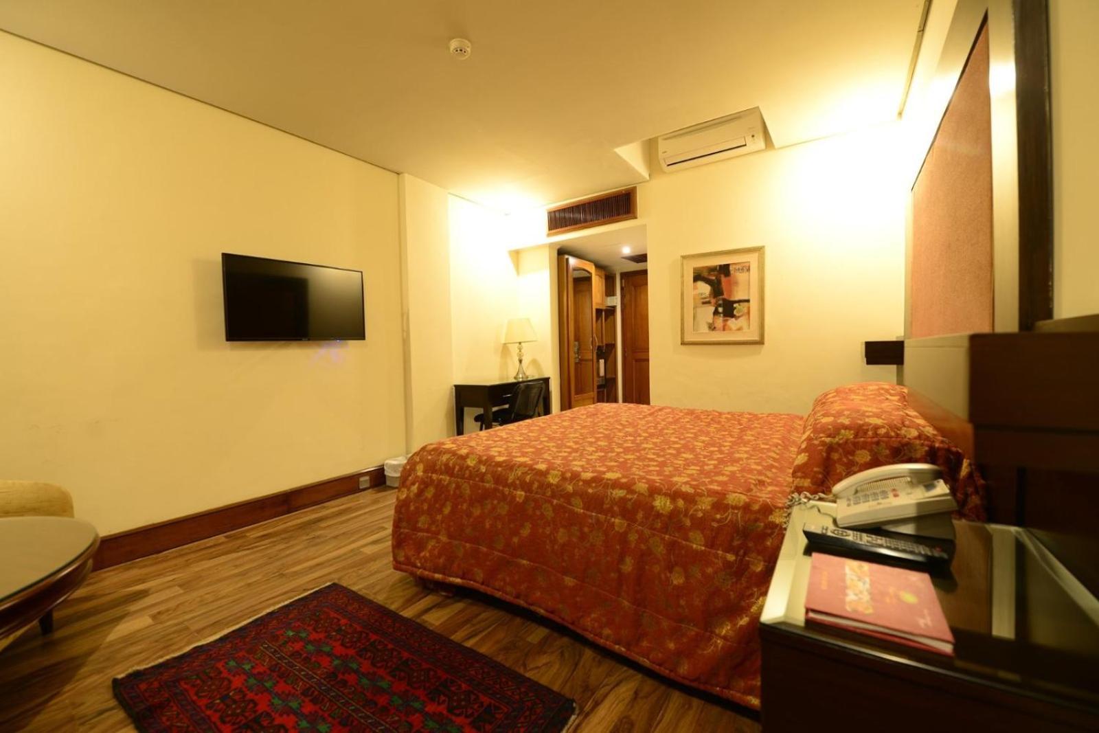 Regency Inn Hotel Lahore Exterior foto
